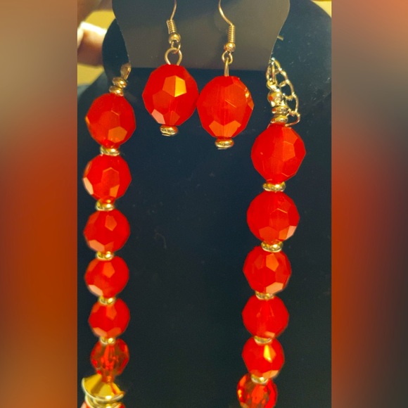 🔥🔥Red Hot Necklace w/ Matching Earrings! Ready to ship! - Picture 2 of 3
